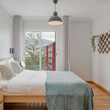 Ilheus Iv By An Island * Funchal (Madeira)